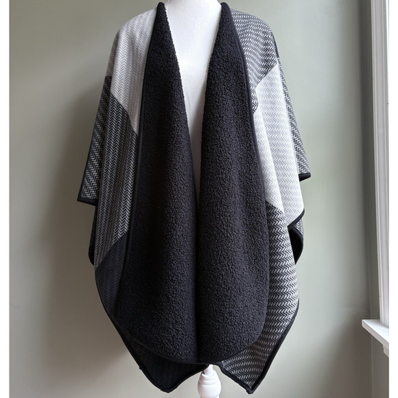Ike Behar Reversible Sherpa Wrap Poncho Shawl Black Gray Geometric Soft Cozy - Picture 2 of 11